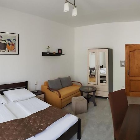Aquarius Vendeghaz Hotel Szeged Eksteriør billede
