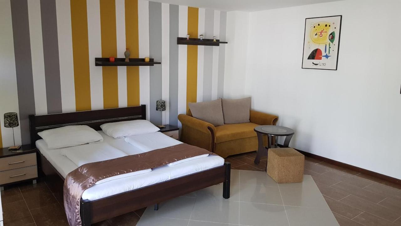 Aquarius Vendeghaz Hotel Szeged Eksteriør billede