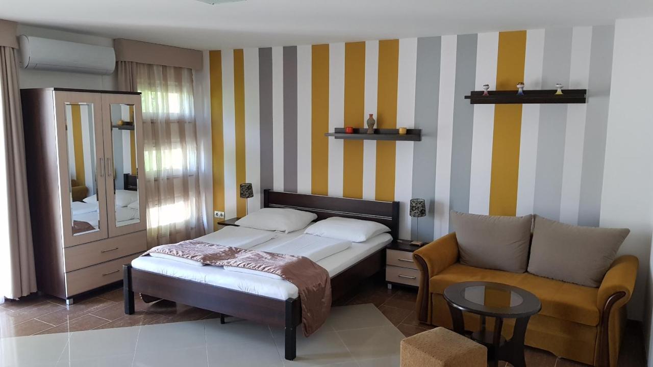 Aquarius Vendeghaz Hotel Szeged Eksteriør billede