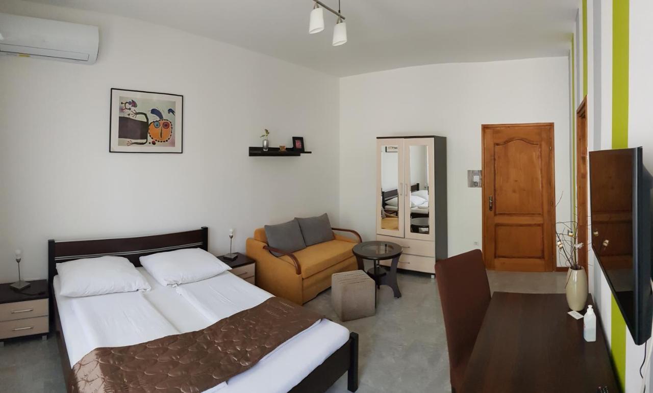 Aquarius Vendeghaz Hotel Szeged Eksteriør billede