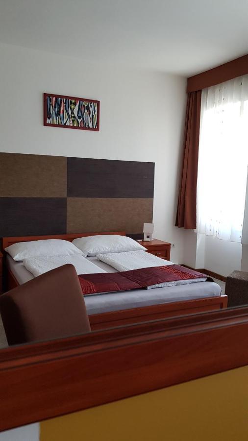 Aquarius Vendeghaz Hotel Szeged Eksteriør billede