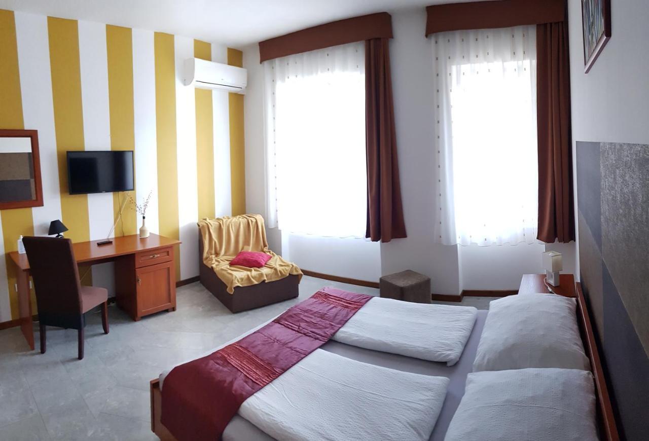 Aquarius Vendeghaz Hotel Szeged Eksteriør billede