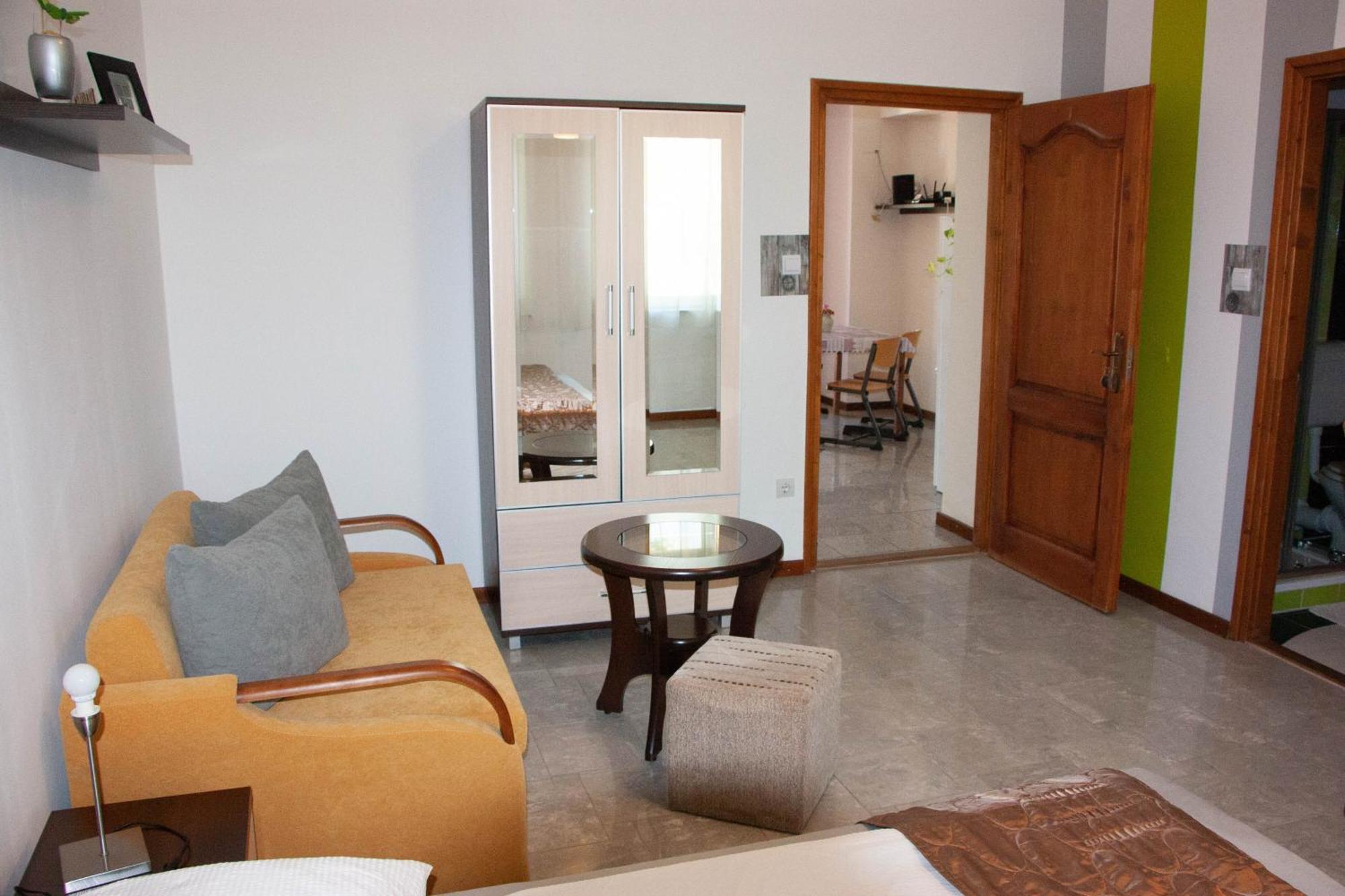 Aquarius Vendeghaz Hotel Szeged Eksteriør billede
