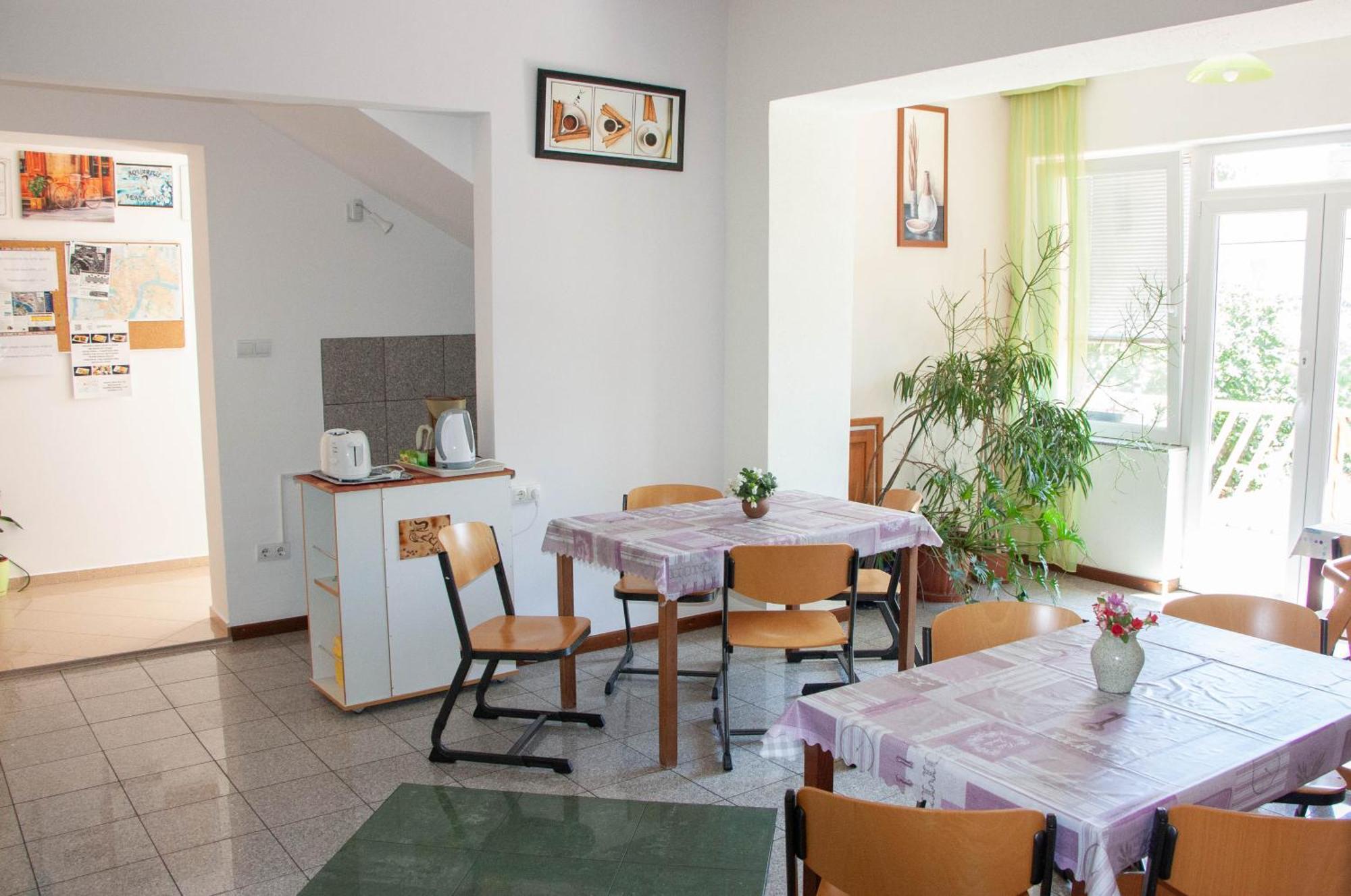 Aquarius Vendeghaz Hotel Szeged Eksteriør billede