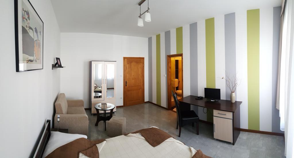 Aquarius Vendeghaz Hotel Szeged Eksteriør billede