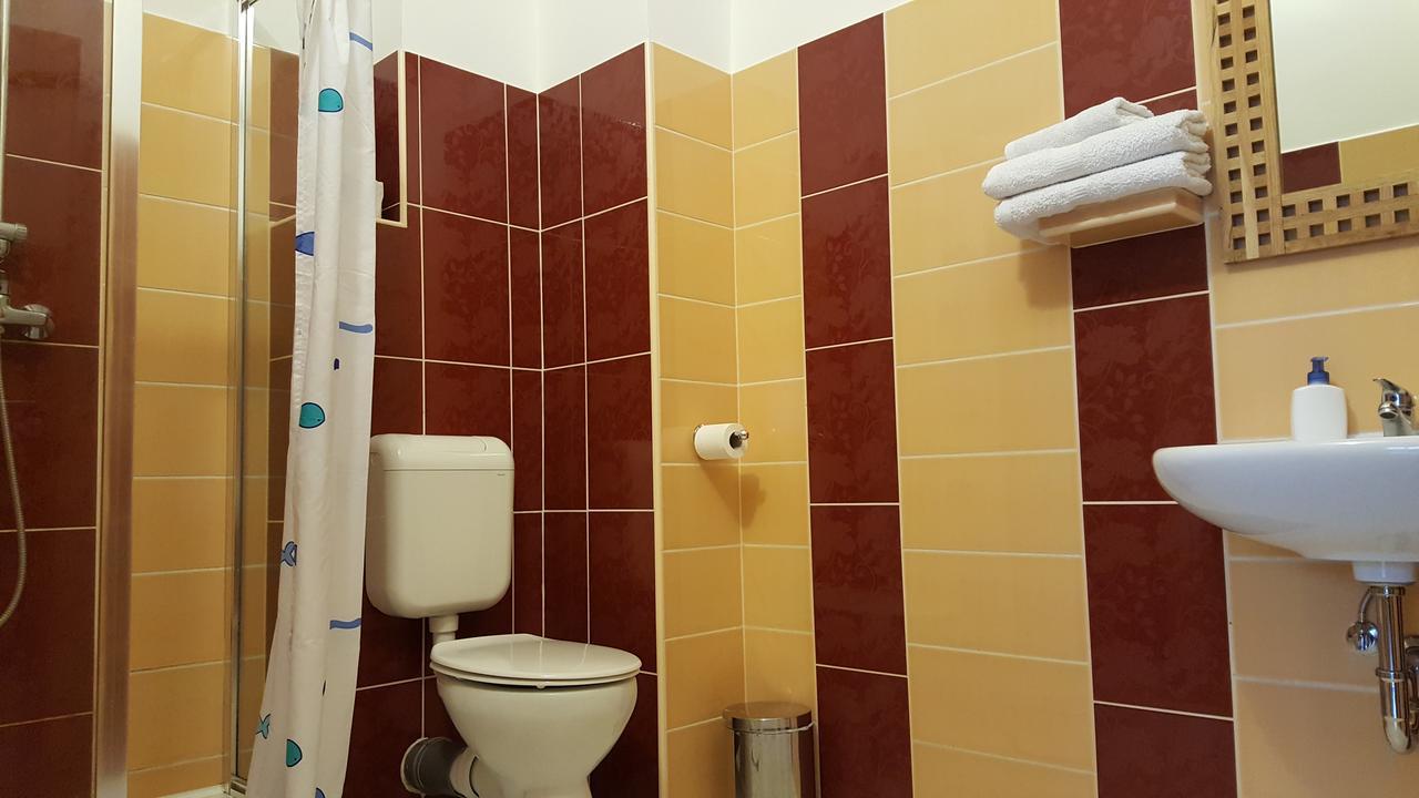 Aquarius Vendeghaz Hotel Szeged Eksteriør billede