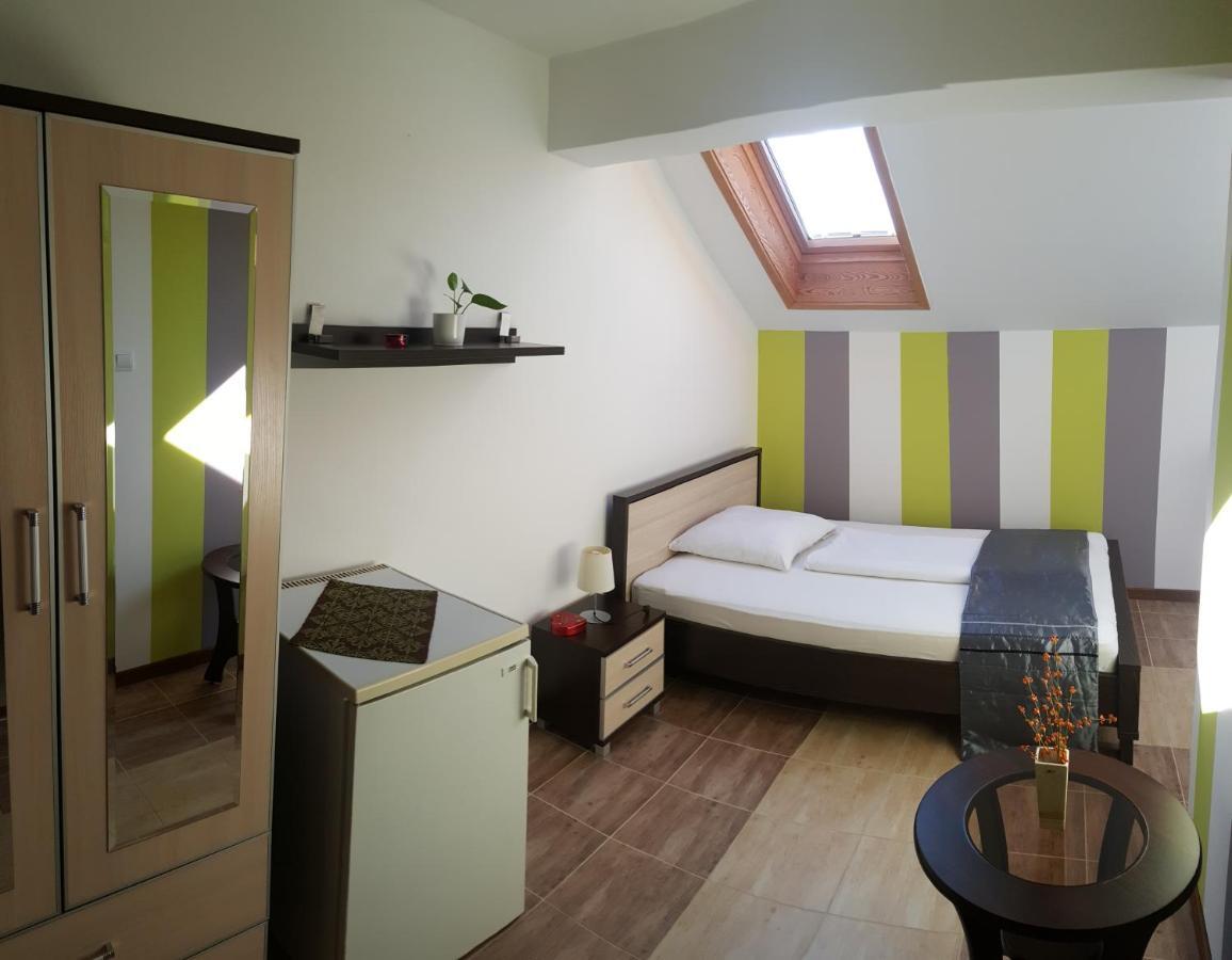 Aquarius Vendeghaz Hotel Szeged Eksteriør billede