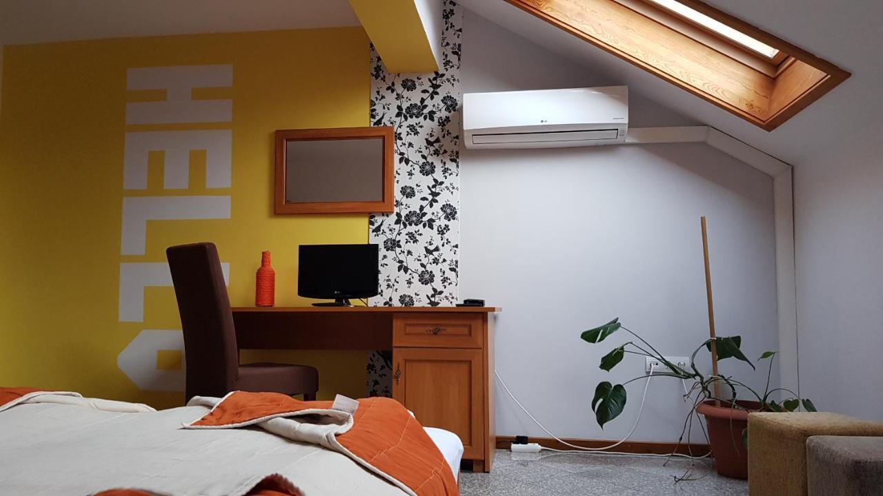 Aquarius Vendeghaz Hotel Szeged Eksteriør billede