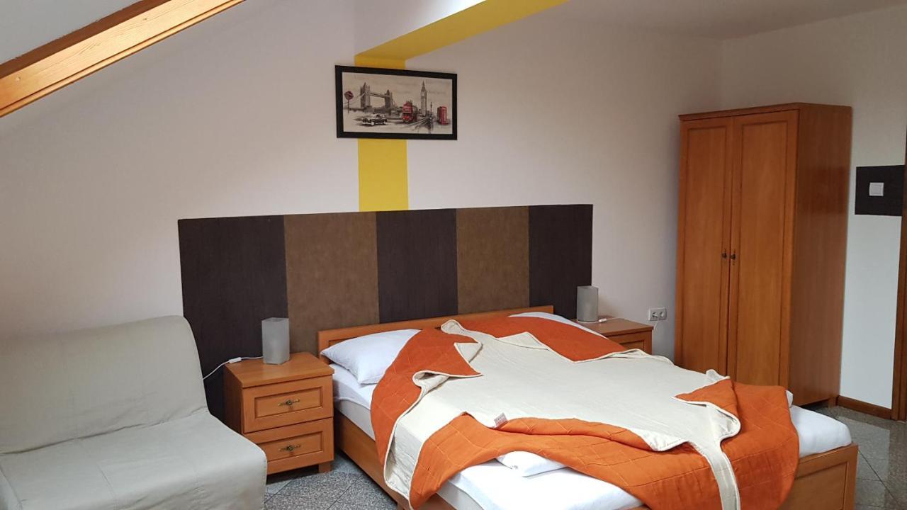Aquarius Vendeghaz Hotel Szeged Eksteriør billede