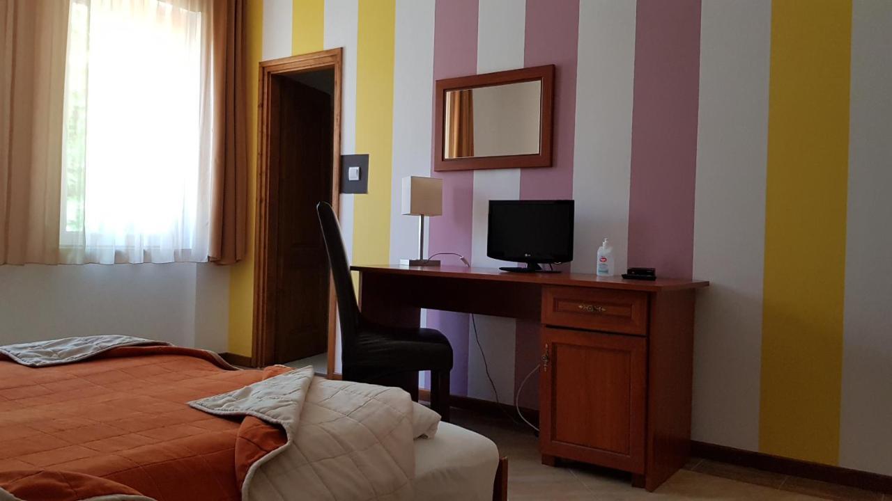 Aquarius Vendeghaz Hotel Szeged Eksteriør billede